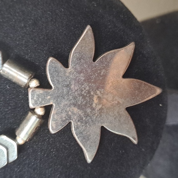 Hematite Weed Pot Leaf Necklace with Barrel Closure - Picture 6 of 9